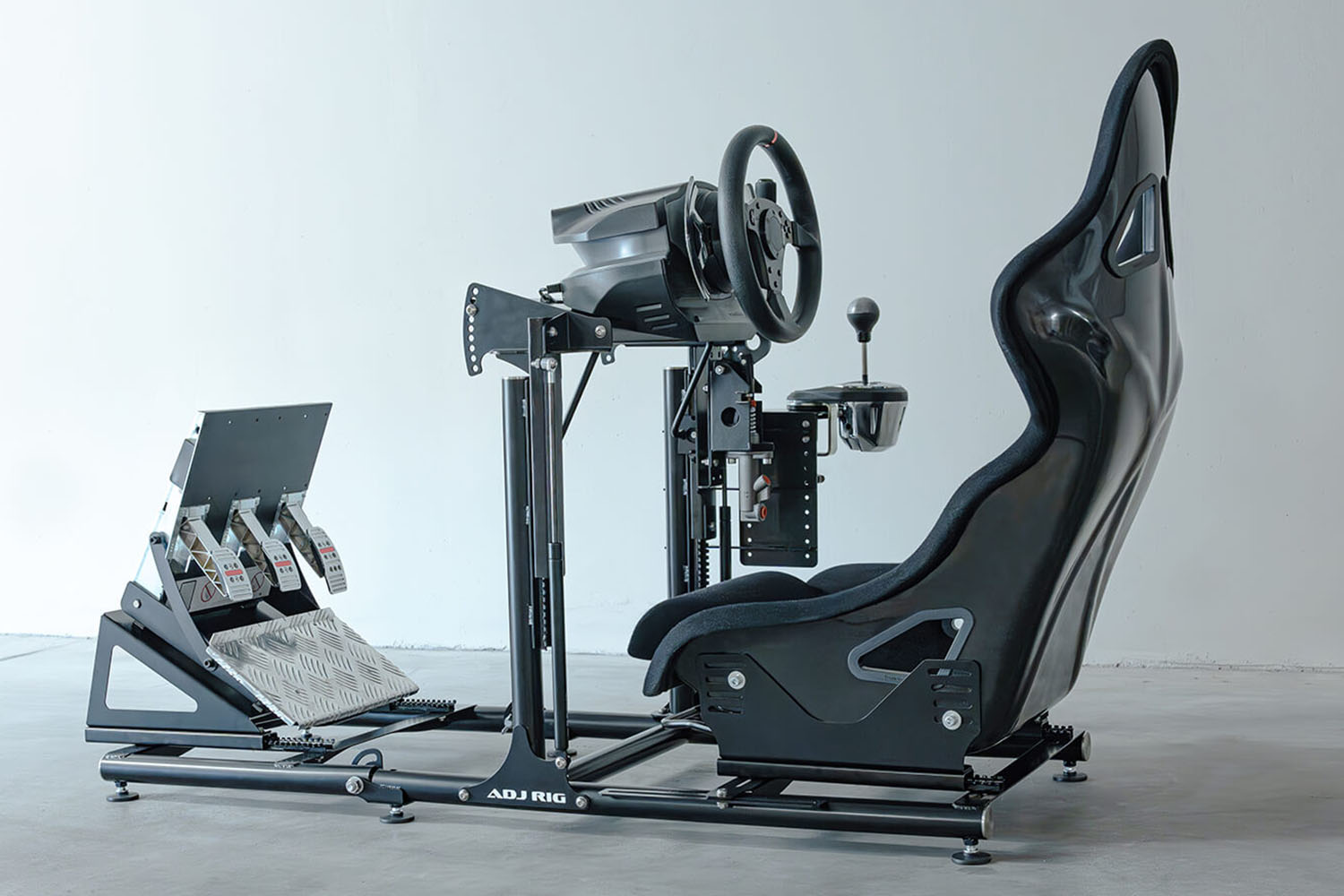 kokpit_wyscigowy_inwestycja_jakosc_akcesoria_budowa_sprzet_mocowanie_stabilonosc_ergonomia_komfort_dostosowanie_regulacja